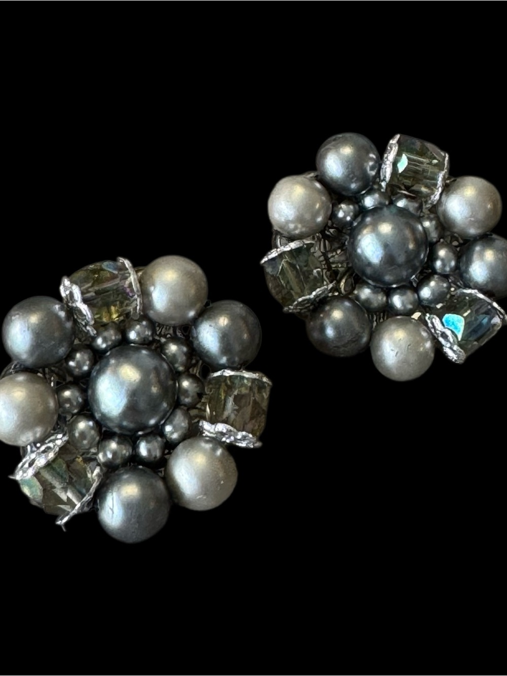 ✨Beautiful Silver-Tone Cluster Pearl and Crystal Clip-On Earrings